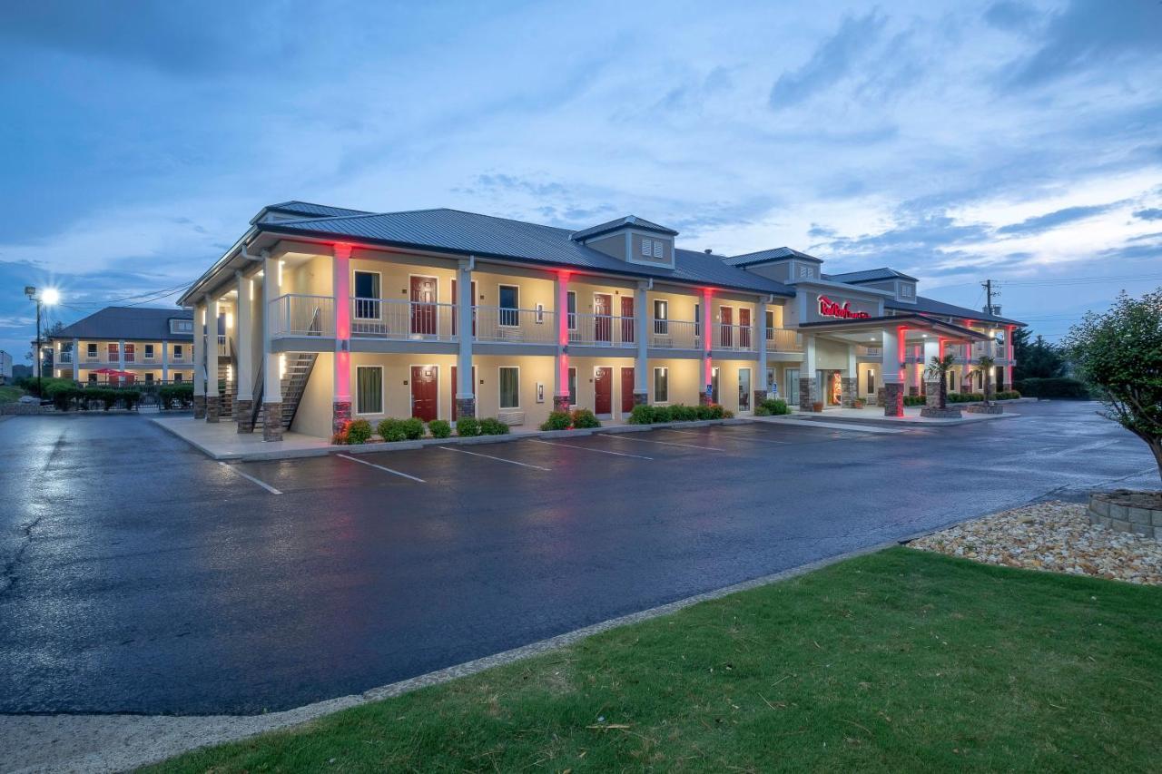 Red Roof Inn & Suites Calhoun Exterior photo