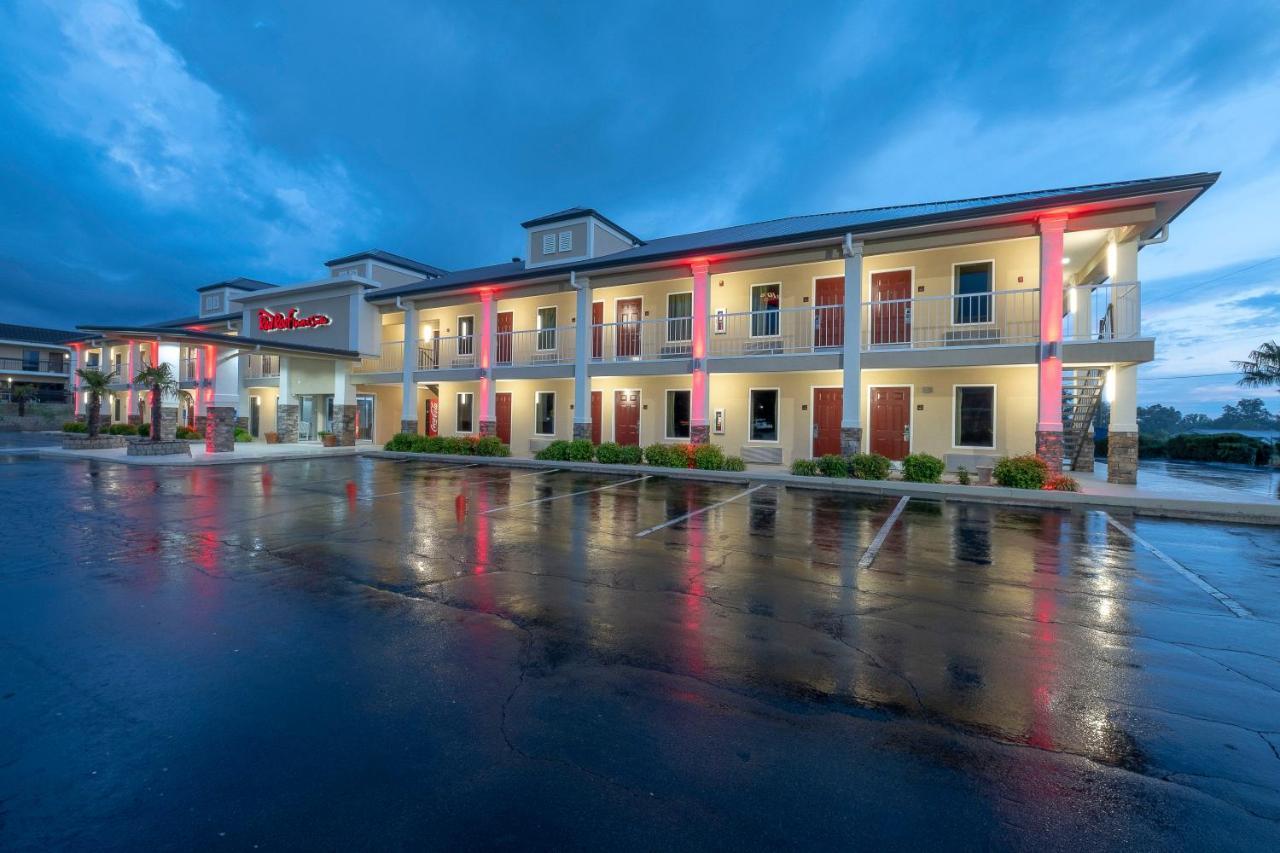 Red Roof Inn & Suites Calhoun Exterior photo