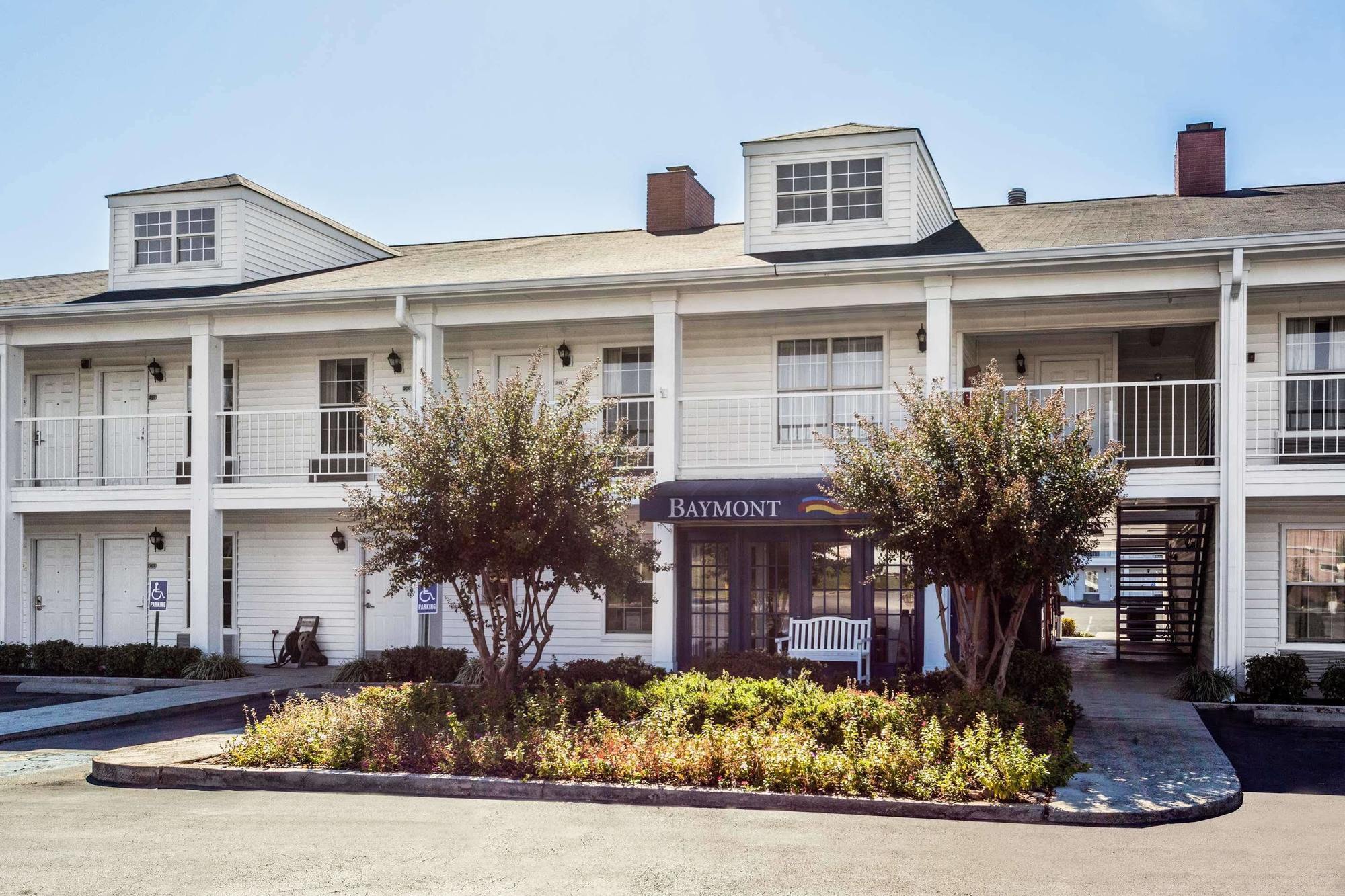 Red Roof Inn & Suites Calhoun Exterior photo